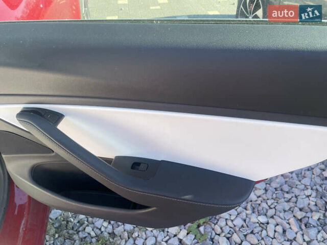 Тесла Модель 3 2019 в Тернополе на Automoto.ua Красный Тесла Модель 3, объемом двигателя 0 л и пробегом 110 тыс. км за 20394 $, фото 19 на Automoto.ua