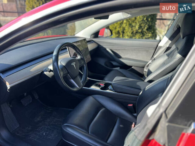 Красный Тесла Модель 3, объемом двигателя 0 л и пробегом 82 тыс. км за 15500 $, фото 6 на Automoto.ua