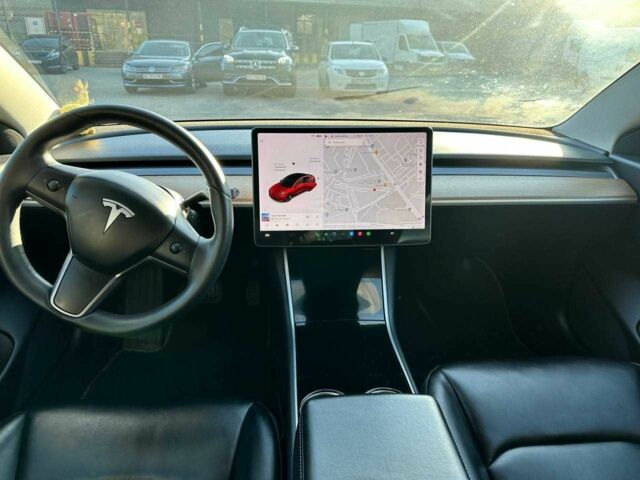 Тесла Модель 3 2019 в Днепре (Днепропетровске) на Automoto.ua Красный Тесла Модель 3, объемом двигателя 0 л и пробегом 112 тыс. км за 17899 $, фото 4 на Automoto.ua