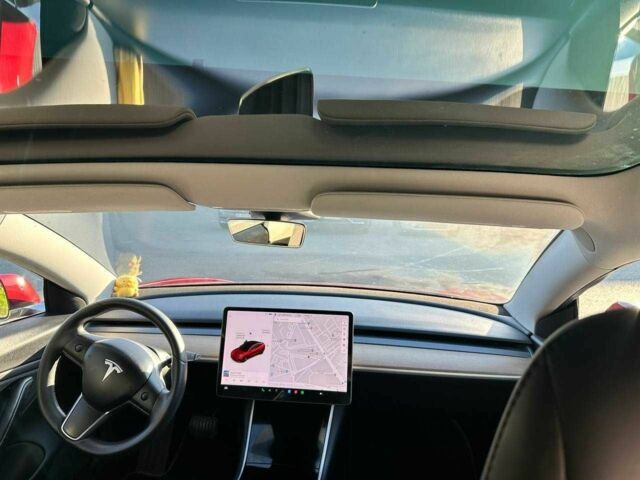 Тесла Модель 3 2019 в Днепре (Днепропетровске) на Automoto.ua Красный Тесла Модель 3, объемом двигателя 0 л и пробегом 112 тыс. км за 17899 $, фото 3 на Automoto.ua