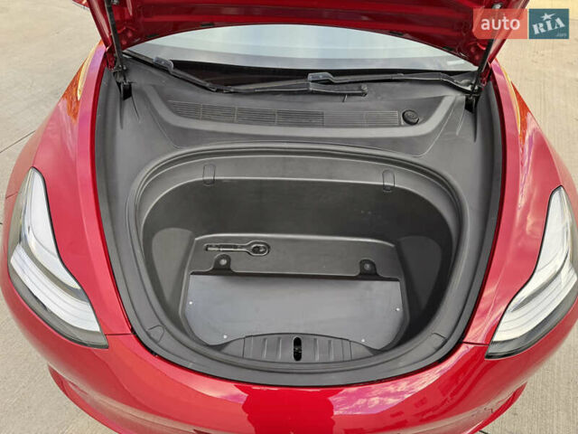 Тесла Модель 3 2019 у Луцьку на Automoto.ua Червоний Тесла Модель 3, об'ємом двигуна 0 л та пробігом 114 тис. км за 16900 $, фото 48 на Automoto.ua