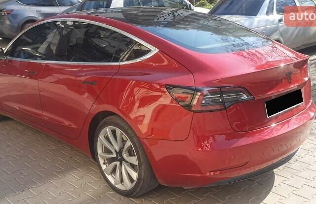 Красный Тесла Модель 3, объемом двигателя 0 л и пробегом 158 тыс. км за 15951 $, фото 2 на Automoto.ua