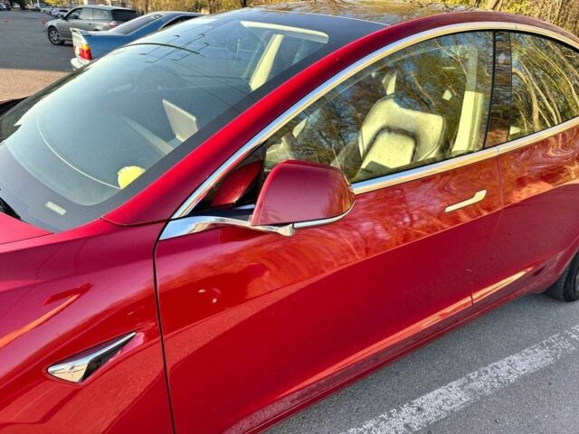 Тесла Модель 3 2019 в Днепре (Днепропетровске) на Automoto.ua Красный Тесла Модель 3, объемом двигателя 0 л и пробегом 112 тыс. км за 17899 $, фото 9 на Automoto.ua