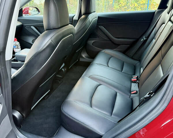 Червоний Тесла Модель 3, об'ємом двигуна 0 л та пробігом 84 тис. км за 18200 $, фото 11 на Automoto.ua