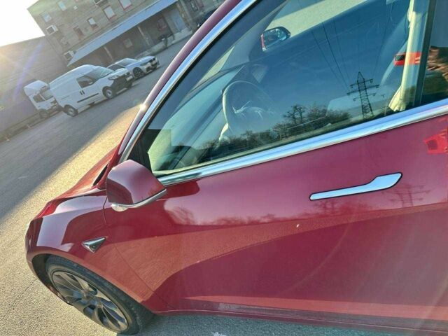 Тесла Модель 3 2019 в Днепре (Днепропетровске) на Automoto.ua Красный Тесла Модель 3, объемом двигателя 0 л и пробегом 112 тыс. км за 17899 $, фото 10 на Automoto.ua