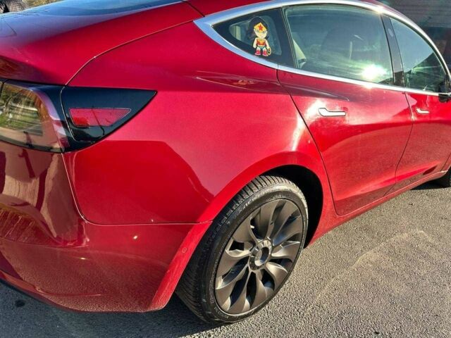 Тесла Модель 3 2019 в Днепре (Днепропетровске) на Automoto.ua Красный Тесла Модель 3, объемом двигателя 0 л и пробегом 112 тыс. км за 17899 $, фото 15 на Automoto.ua