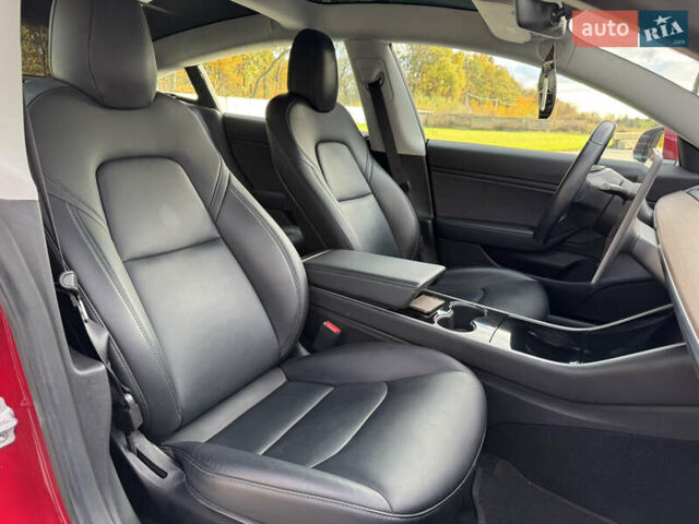 Тесла Модель 3 2019 у Луцьку на Automoto.ua Червоний Тесла Модель 3, об'ємом двигуна 0 л та пробігом 114 тис. км за 16900 $, фото 46 на Automoto.ua