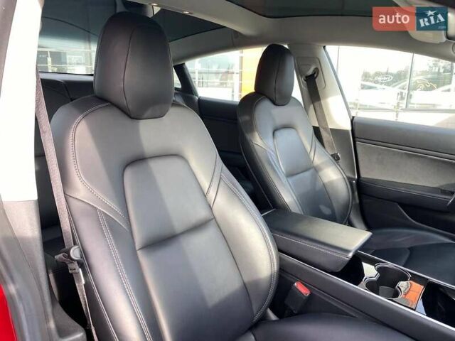 Красный Тесла Модель 3, объемом двигателя 0 л и пробегом 89 тыс. км за 18100 $, фото 23 на Automoto.ua