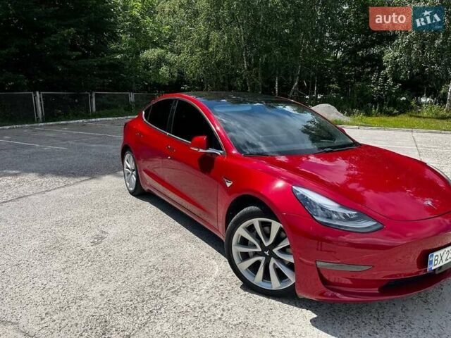 Красный Тесла Модель 3, объемом двигателя 0 л и пробегом 87 тыс. км за 16700 $, фото 1 на Automoto.ua