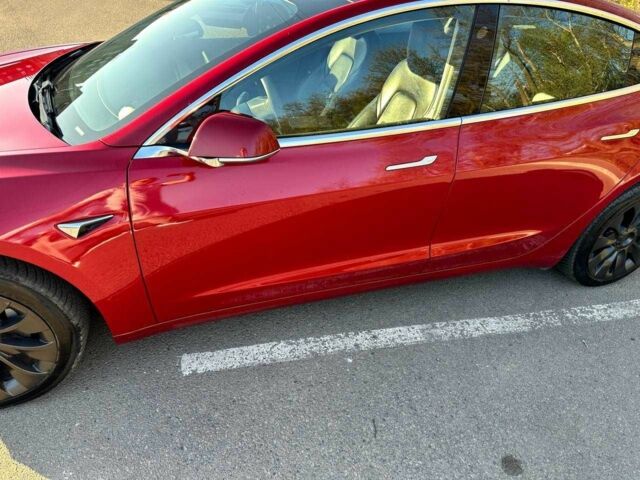 Тесла Модель 3 2019 в Днепре (Днепропетровске) на Automoto.ua Красный Тесла Модель 3, объемом двигателя 0 л и пробегом 112 тыс. км за 17899 $, фото 11 на Automoto.ua