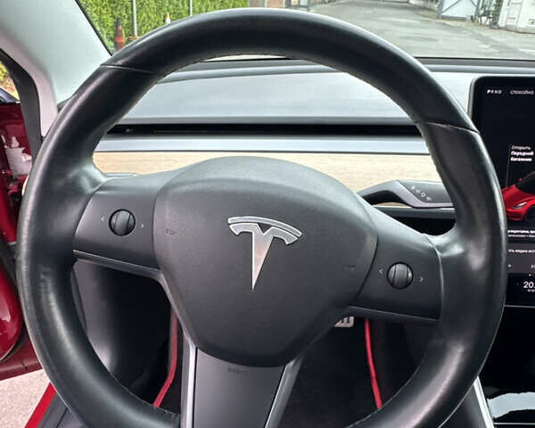 Красный Тесла Модель 3, объемом двигателя 0 л и пробегом 121 тыс. км за 24900 $, фото 39 на Automoto.ua