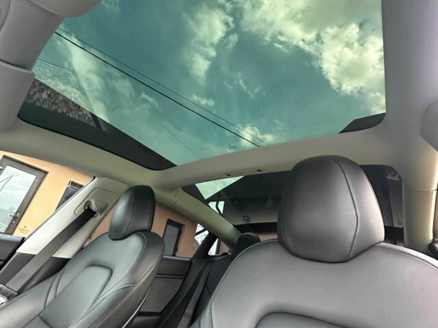 Тесла Модель 3 2019 в Черновцах на Automoto.ua Красный Тесла Модель 3, объемом двигателя 0 л и пробегом 117 тыс. км за 17500 $, фото 16 на Automoto.ua