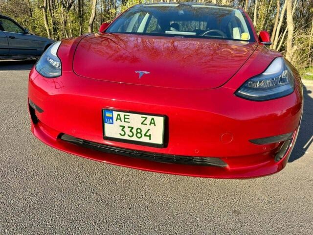 Тесла Модель 3 2019 в Днепре (Днепропетровске) на Automoto.ua Красный Тесла Модель 3, объемом двигателя 0 л и пробегом 112 тыс. км за 17899 $, фото 17 на Automoto.ua