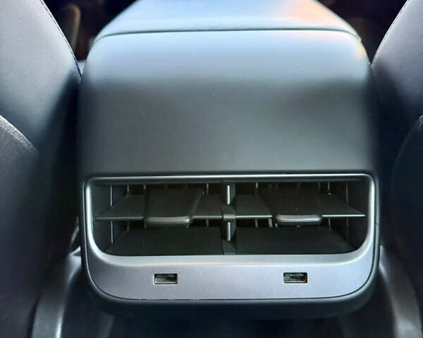 Червоний Тесла Модель 3, об'ємом двигуна 0 л та пробігом 84 тис. км за 18200 $, фото 12 на Automoto.ua