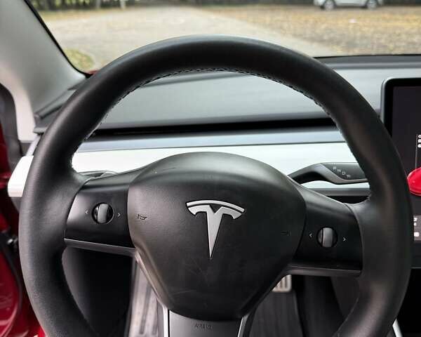 Красный Тесла Модель 3, объемом двигателя 0 л и пробегом 86 тыс. км за 19300 $, фото 15 на Automoto.ua