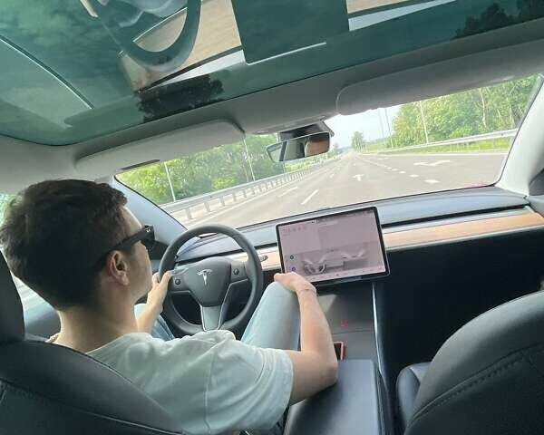 Червоний Тесла Модель 3, об'ємом двигуна 0 л та пробігом 63 тис. км за 21000 $, фото 4 на Automoto.ua