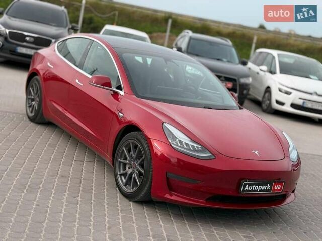 Красный Тесла Модель 3, объемом двигателя 0 л и пробегом 131 тыс. км за 17990 $, фото 2 на Automoto.ua
