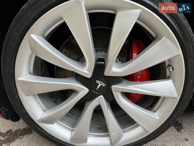 Красный Тесла Модель 3, объемом двигателя 0 л и пробегом 86 тыс. км за 19300 $, фото 8 на Automoto.ua