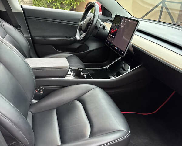 Красный Тесла Модель 3, объемом двигателя 0 л и пробегом 121 тыс. км за 24900 $, фото 26 на Automoto.ua