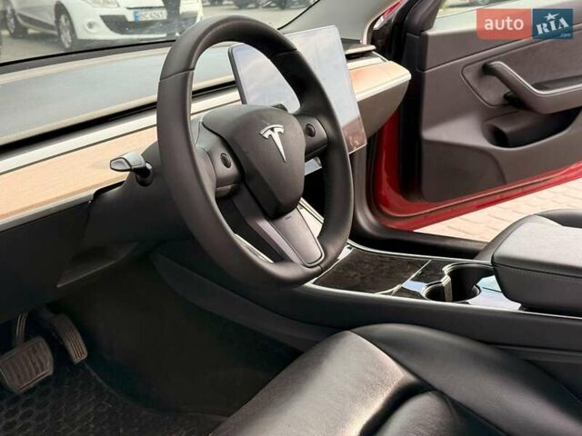 Красный Тесла Модель 3, объемом двигателя 0 л и пробегом 131 тыс. км за 17990 $, фото 24 на Automoto.ua
