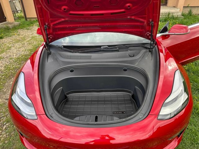 Тесла Модель 3 2019 в Черновцах на Automoto.ua Красный Тесла Модель 3, объемом двигателя 0 л и пробегом 117 тыс. км за 17500 $, фото 20 на Automoto.ua