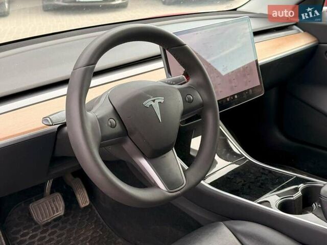 Красный Тесла Модель 3, объемом двигателя 0 л и пробегом 131 тыс. км за 17990 $, фото 13 на Automoto.ua