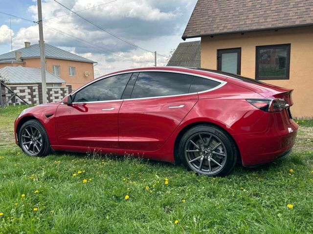 Тесла Модель 3 2019 в Черновцах на Automoto.ua Красный Тесла Модель 3, объемом двигателя 0 л и пробегом 117 тыс. км за 17500 $, фото 5 на Automoto.ua
