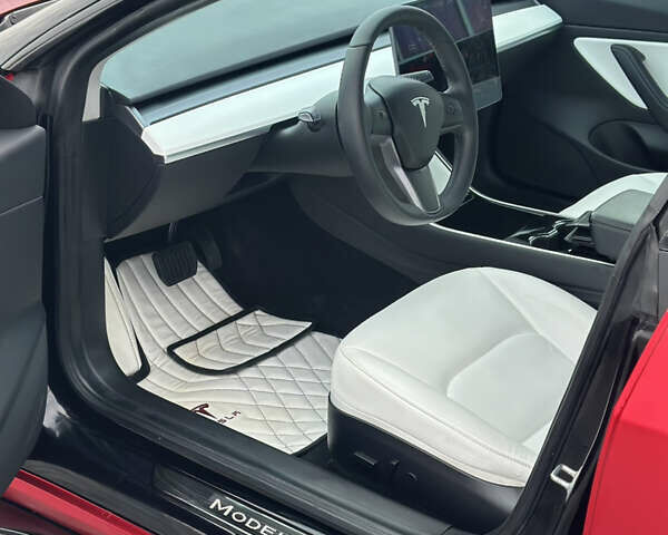 Красный Тесла Модель 3, объемом двигателя 0 л и пробегом 90 тыс. км за 19300 $, фото 80 на Automoto.ua