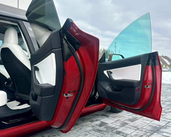 Красный Тесла Модель 3, объемом двигателя 0 л и пробегом 90 тыс. км за 19300 $, фото 74 на Automoto.ua