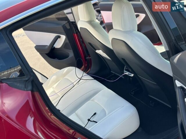 Червоний Тесла Модель 3, об'ємом двигуна 0 л та пробігом 77 тис. км за 17700 $, фото 18 на Automoto.ua