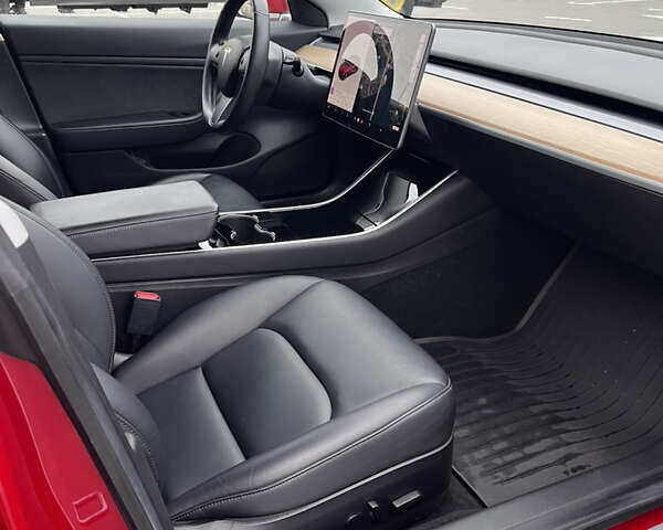 Красный Тесла Модель 3, объемом двигателя 0 л и пробегом 77 тыс. км за 17000 $, фото 13 на Automoto.ua