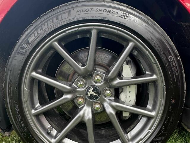 Тесла Модель 3 2019 в Черновцах на Automoto.ua Красный Тесла Модель 3, объемом двигателя 0 л и пробегом 117 тыс. км за 17500 $, фото 18 на Automoto.ua