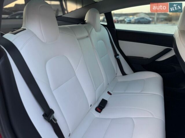 Червоний Тесла Модель 3, об'ємом двигуна 0 л та пробігом 93 тис. км за 17500 $, фото 48 на Automoto.ua