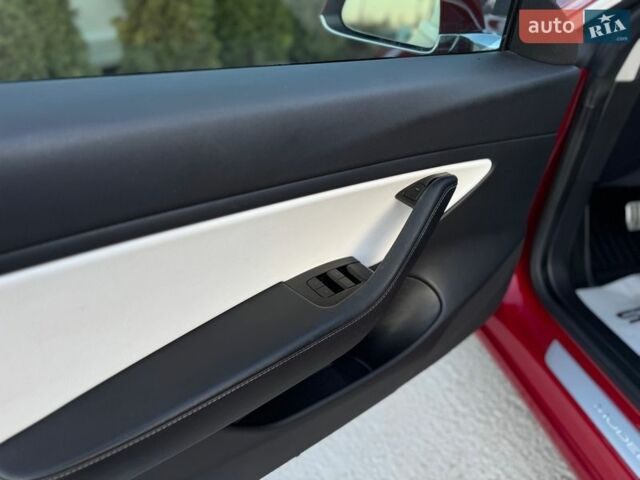 Червоний Тесла Модель 3, об'ємом двигуна 0 л та пробігом 93 тис. км за 17500 $, фото 19 на Automoto.ua