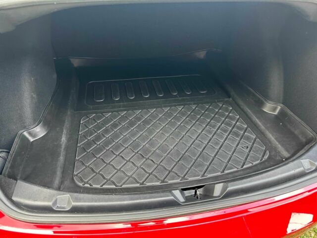 Тесла Модель 3 2019 в Черновцах на Automoto.ua Красный Тесла Модель 3, объемом двигателя 0 л и пробегом 117 тыс. км за 17500 $, фото 21 на Automoto.ua