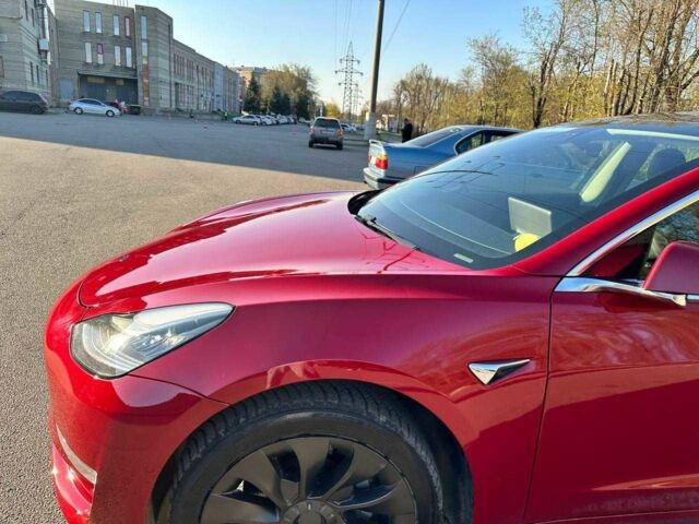 Тесла Модель 3 2019 в Днепре (Днепропетровске) на Automoto.ua Красный Тесла Модель 3, объемом двигателя 0 л и пробегом 112 тыс. км за 17899 $, фото 12 на Automoto.ua