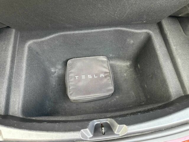 Тесла Модель 3 2019 в Черновцах на Automoto.ua Красный Тесла Модель 3, объемом двигателя 0 л и пробегом 117 тыс. км за 17500 $, фото 22 на Automoto.ua