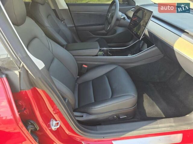 Красный Тесла Модель 3, объемом двигателя 0 л и пробегом 100 тыс. км за 17500 $, фото 14 на Automoto.ua