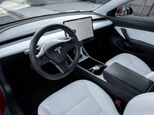 Красный Тесла Модель 3, объемом двигателя 0 л и пробегом 35 тыс. км за 8000 $, фото 7 на Automoto.ua