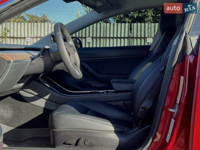 Тесла Модель 3 2020 у Луцьку на Automoto.ua Червоний Тесла Модель 3, об'ємом двигуна 0 л та пробігом 120 тис. км за 18500 $, фото 27 на Automoto.ua