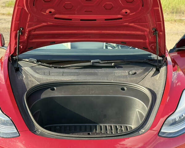 Красный Тесла Модель 3, объемом двигателя 0 л и пробегом 97 тыс. км за 19999 $, фото 18 на Automoto.ua