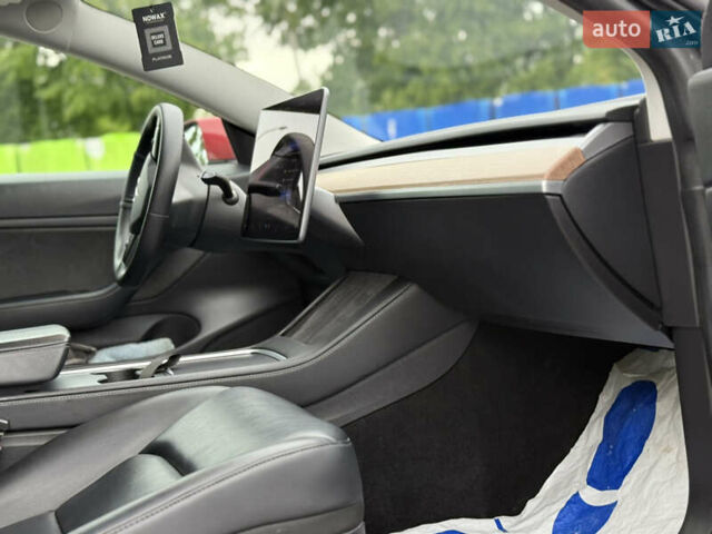 Красный Тесла Модель 3, объемом двигателя 0 л и пробегом 85 тыс. км за 22999 $, фото 3 на Automoto.ua