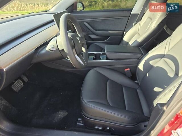 Красный Тесла Модель 3, объемом двигателя 0 л и пробегом 100 тыс. км за 17500 $, фото 13 на Automoto.ua
