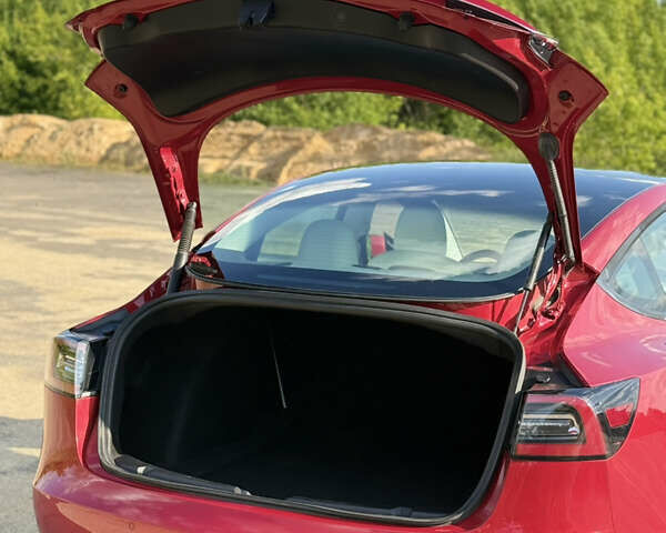 Красный Тесла Модель 3, объемом двигателя 0 л и пробегом 97 тыс. км за 19999 $, фото 13 на Automoto.ua