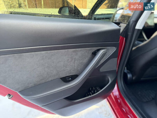 Красный Тесла Модель 3, объемом двигателя 0 л и пробегом 27 тыс. км за 20000 $, фото 13 на Automoto.ua