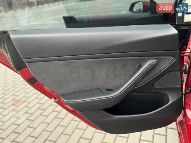 Красный Тесла Модель 3, объемом двигателя 0 л и пробегом 85 тыс. км за 22999 $, фото 41 на Automoto.ua