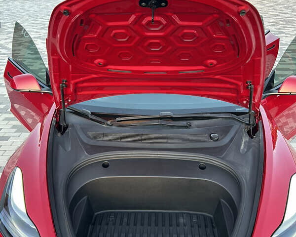 Тесла Модель 3 2020 в Львове на Automoto.ua Красный Тесла Модель 3, объемом двигателя 0 л и пробегом 80 тыс. км за 22000 $, фото 10 на Automoto.ua