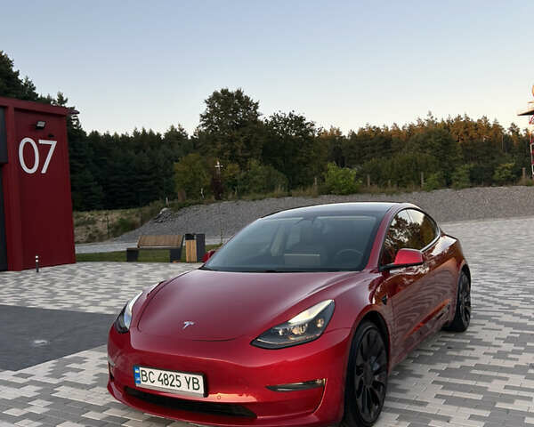 Тесла Модель 3 2020 в Львове на Automoto.ua Красный Тесла Модель 3, объемом двигателя 0 л и пробегом 80 тыс. км за 22000 $, фото 2 на Automoto.ua