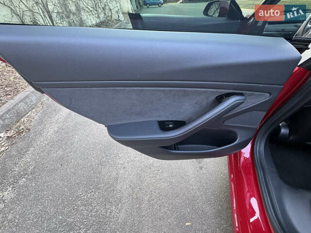 Красный Тесла Модель 3, объемом двигателя 0 л и пробегом 109 тыс. км за 20800 $, фото 20 на Automoto.ua