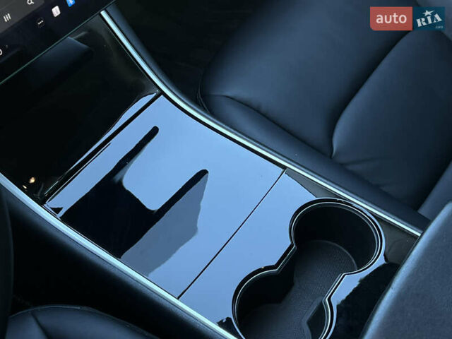 Тесла Модель 3 2020 у Луцьку на Automoto.ua Червоний Тесла Модель 3, об'ємом двигуна 0 л та пробігом 120 тис. км за 18500 $, фото 52 на Automoto.ua